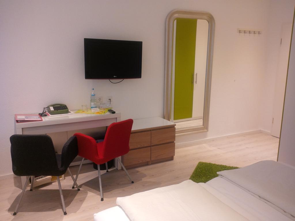 Hotel Barbarossa Karlsruhe Stadtmitte Oda fotoğraf
