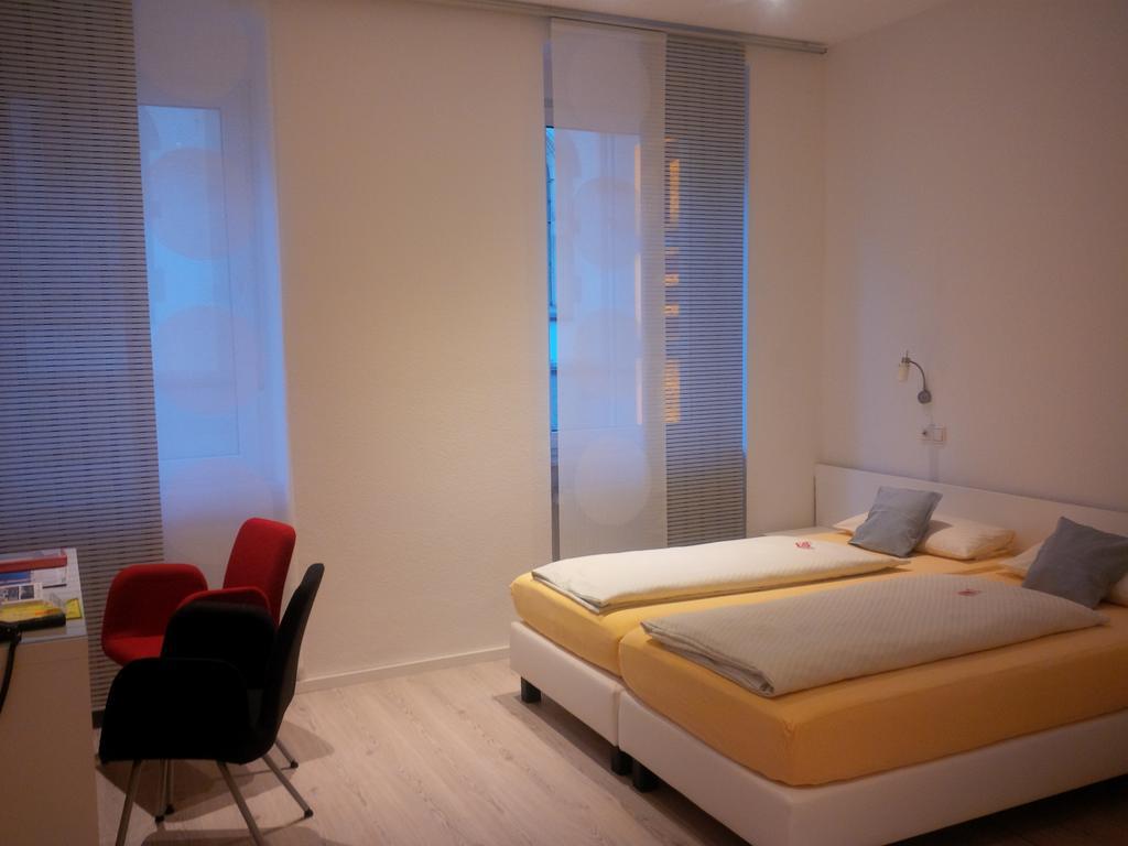 Hotel Barbarossa Karlsruhe Stadtmitte Oda fotoğraf